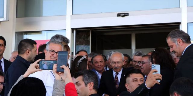Kılıçdaroğlu Van'da: Ekmek, su ve tuzla karşılandı