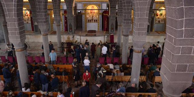 Surp Giragos Ermeni Kilisesi 7 yıl sonra ibadete açıldı