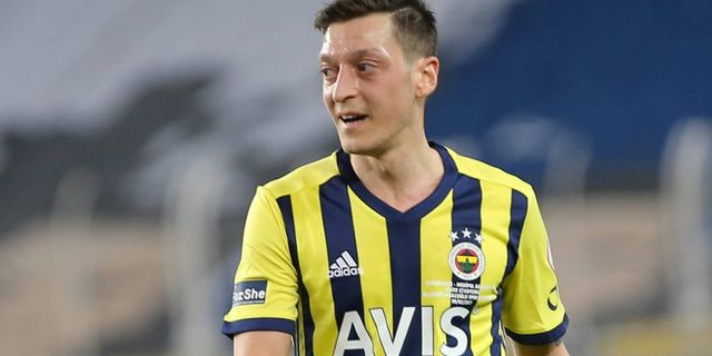 Mesut Özil Başakşehir ile anlaştı