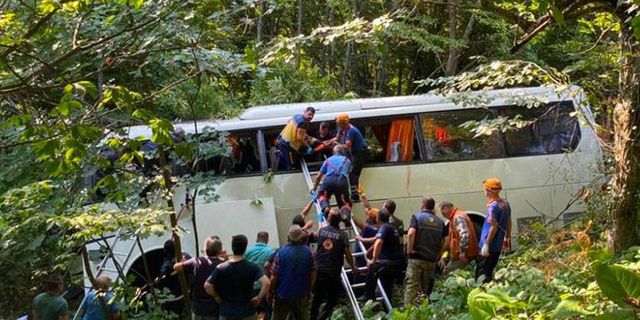 Bursa’da tur otobüsü şarampole yuvarlandı: Ölü ve yaralılar var