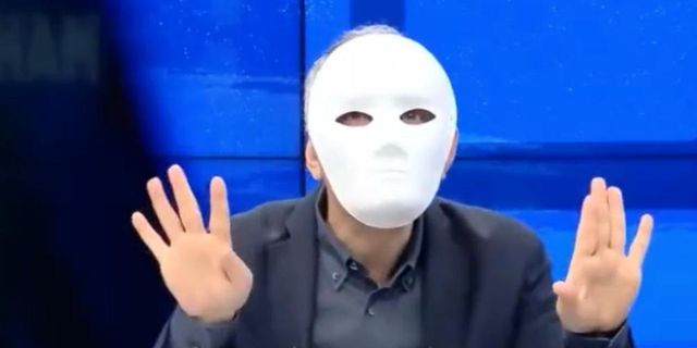 Emin Çapa 'mimik' cezasını maske takarak protesto etti