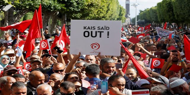 Arap Baharının kalbinde diktatörün çırpınışları: Tunus