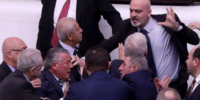 İyi Partili Örs'e saldıran AKP'li Işık: Genel Kurul’da böyle şeyler olur