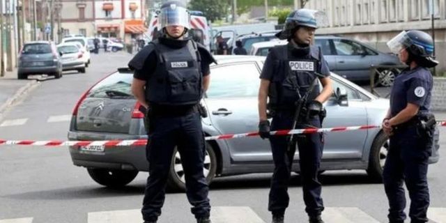 Fransa'da bıçaklı saldırı: Yaralılar var