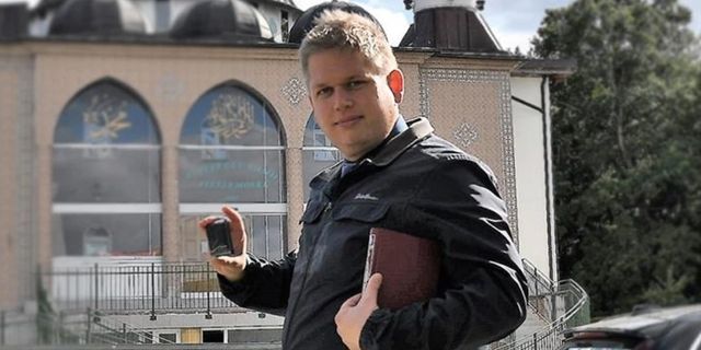 Aşırı sağcı Paludan Danimarka'da da Kur'an yaktı