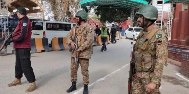 Pakistan'da camiye intihar saldırısı: 28 ölü, 150'den fazla yaralı