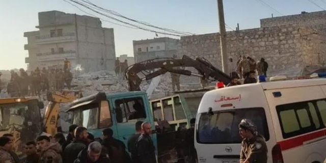 Halep'te Kürt mahallesi Şeyh Maksud'da 5 katlı bina çöktü: En az 11 ölü