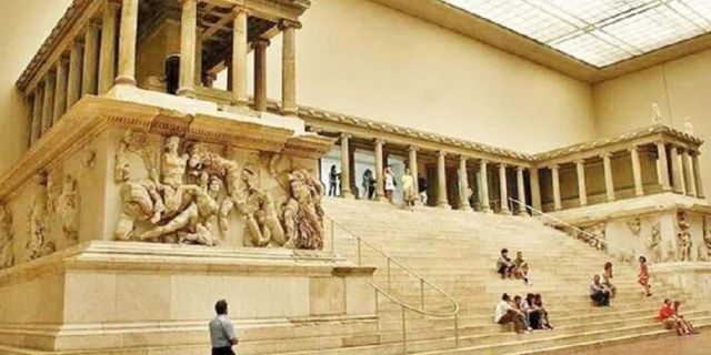Alman müsteşar: Zeus Sunağı iade edilmeli