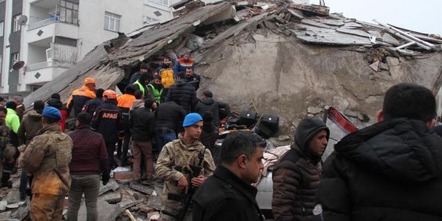 Diyarbakır'da fiili OHAL: Gazeteciler enkaz yerinden uzaklaştırılmak istendi
