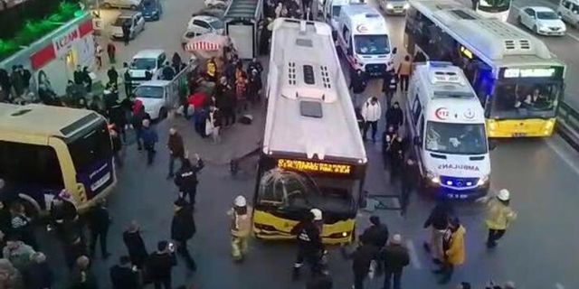Bahçelievler'de duraktaki yolculara İETT otobüsü çarptı