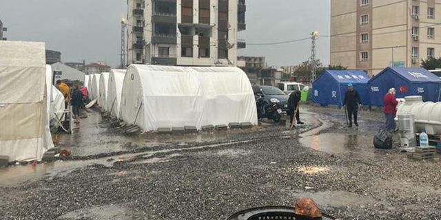 Çadır kentleri su bastı: 'Depremde ölmedik suda öleceğiz'