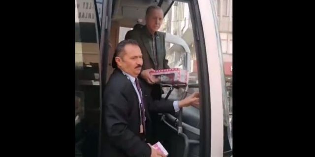Erdoğan Hatay'da depremzedelere oyuncak attı