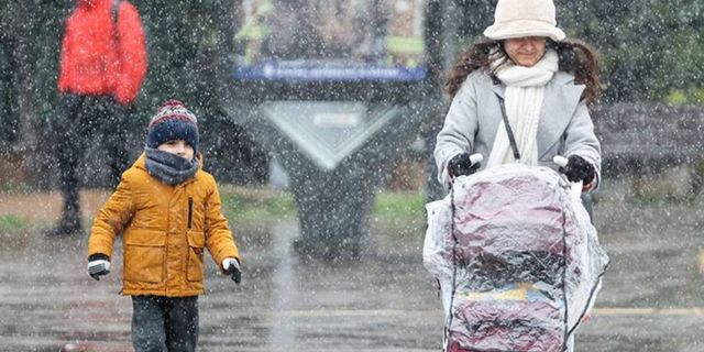 İstanbul'un yüksek kesimlerine kar yağdı