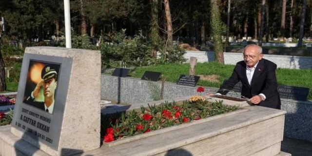 Kılıçdaroğlu, Gaffar Okan'nın mezarını ziyaret etti