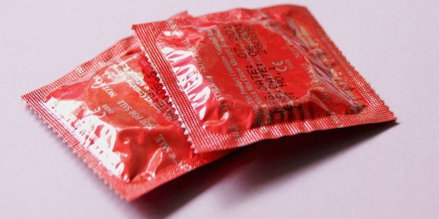 Seks sırasında prezervatifi habersiz çıkaran iki erkeğe 'tecavüz' suçlaması