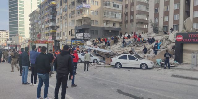 Şanlıurfa’da CHP İl Başkanlığı’nın da bulunduğu 6 katlı bina çöktü!