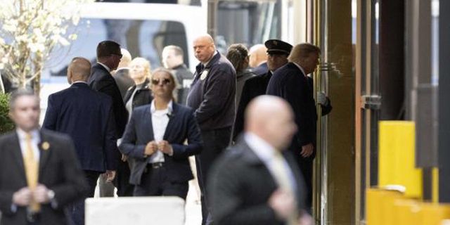 Eski ABD Başkanı Donald Trump mahkemeye teslim oluyor