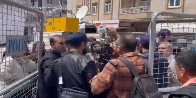 Van mitingini takip eden gazetecilere polis şiddeti