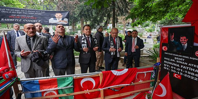 Kılıçdaroğlu ve Babacan, Sinan Ateş'in mezarını ziyaret etti