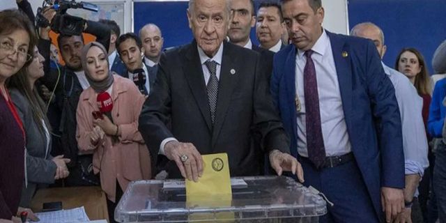 Bahçeli, Ankara'da oy kullandı: Türk siyasi hayatında önemli bir seçim