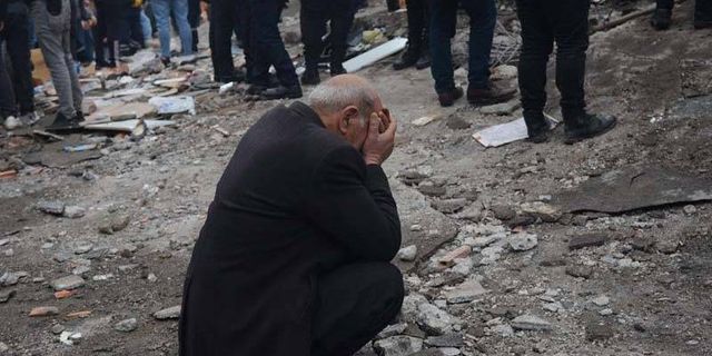 Depremde ailesinden 8 kişiyi kaybetmişti; belediye, bakanlık ve AFAD hakkında suç duyurusunda bulundu