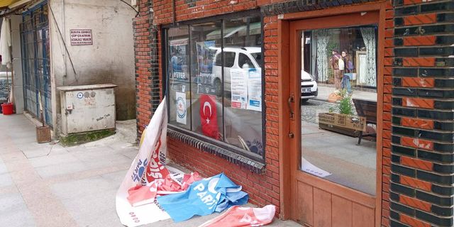 Fındıklı'da SOL Parti seçim bürosuna saldırı