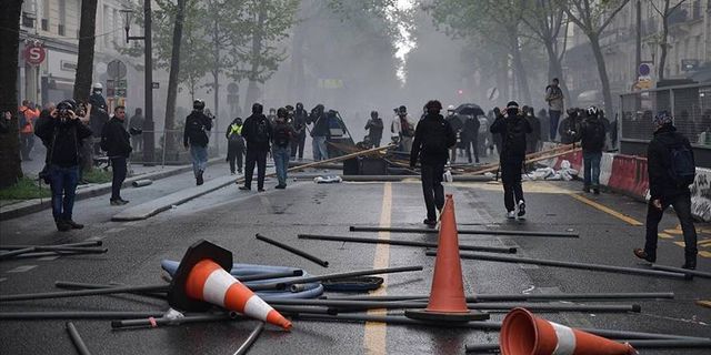 Fransa'da 1 Mayıs gösterilerinde en az 200 sivil ve gösterici ile 406 polis yaralandı
