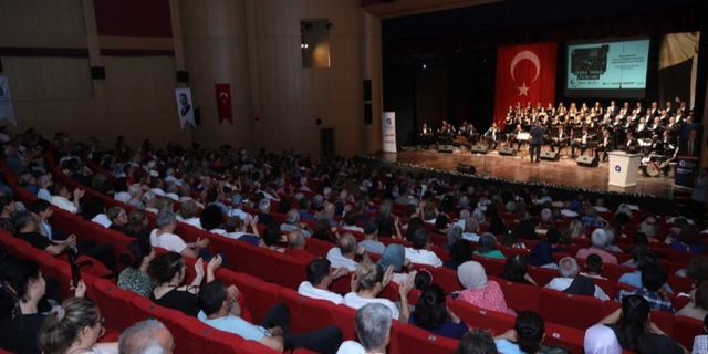 Antalya'da “Türkü Türkü Türkiye’m” konseri coşturdu