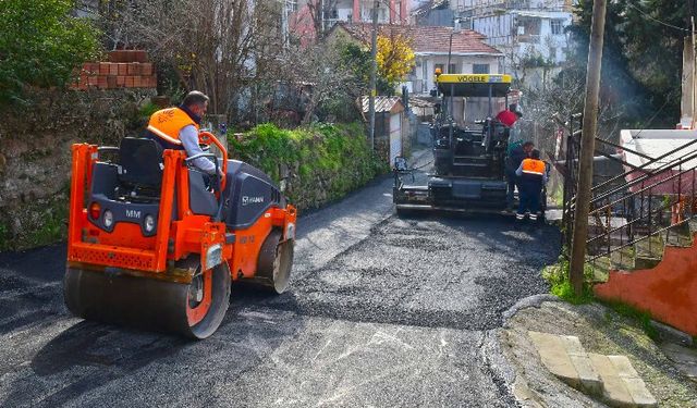 Karabağlar'da 20 bin tondan fazla asfalt serildi