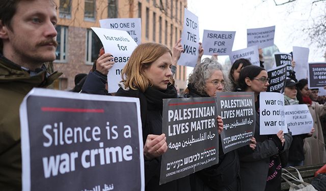 Berlin'de Gazze eylemi: "Bu kadar suç, artık yeter!"