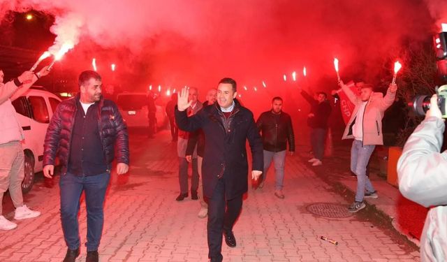 CHP’li Ahmet Akın: Yalanı bırak, kaybettiğin takımları getir