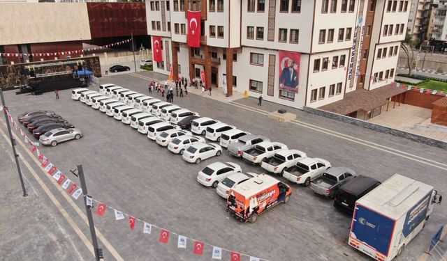 CHP'li Yunusemre Belediye Başkanı Balaban, AKP'li başkanın araç saltanatı son verdi