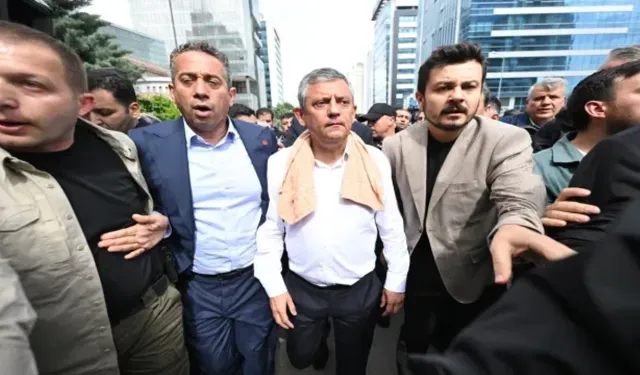 Özgür Özel, CHP Genel Merkezi'nden ayrıldı