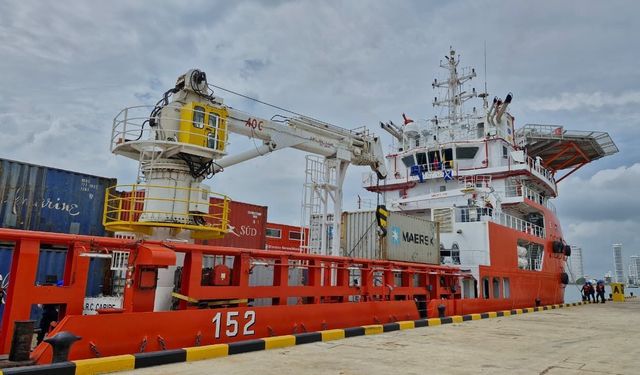 Kolombiya'dan Küba'ya yaklaşık 100 tonluk insani yardım