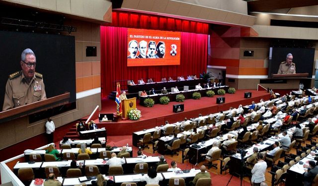 Küba'da reform zirvesi: Komünist Parti olağanüstü toplanıyor