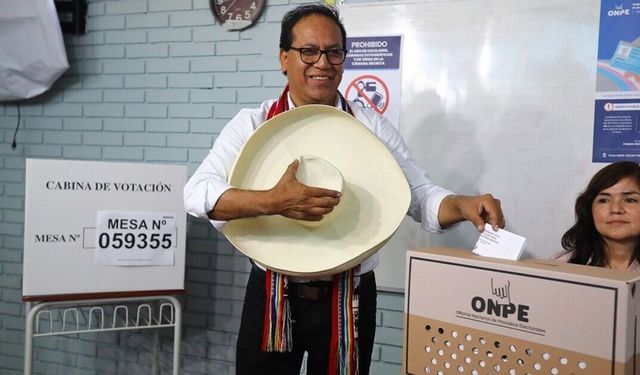 Peru'da solcu Sanchez öne geçti
