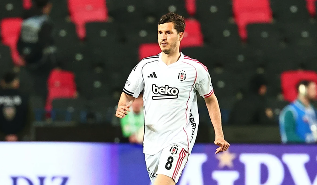 Beşiktaş, Salih Uçan'a veda etti