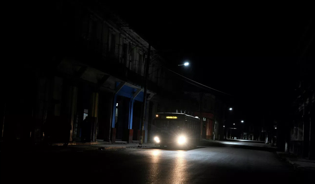Küba genelinde büyük elektrik kesintisi: Şebeke tamamen devre dışı kaldı