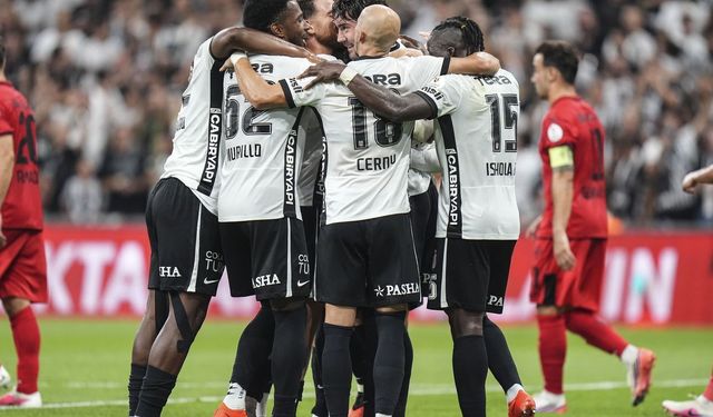 Beşiktaş Çorum FK'ya gol olup yağdı: Vlahovic hat-trick yaptı!