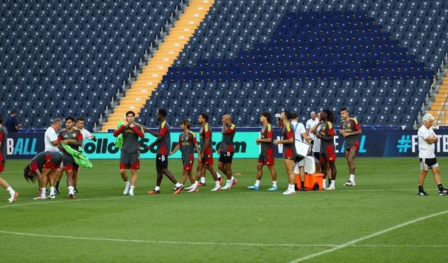 Roma, Fenerbahçe maçı için antrenmanda