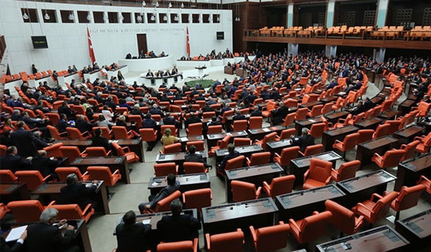 Milletvekili sayısını 600'e çıkaran madde kabul edildi