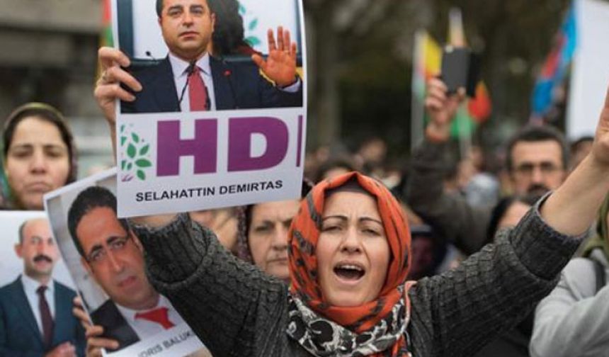 Aydınlardan HDP'ye yönelik 'siyasi linç kampanyası'na tepki: Tutuklu vekiller serbest bırakılsın 
