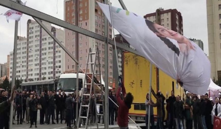 CHP'nin 'hayır' çadırı belediye ekipleri tarafından söküldü