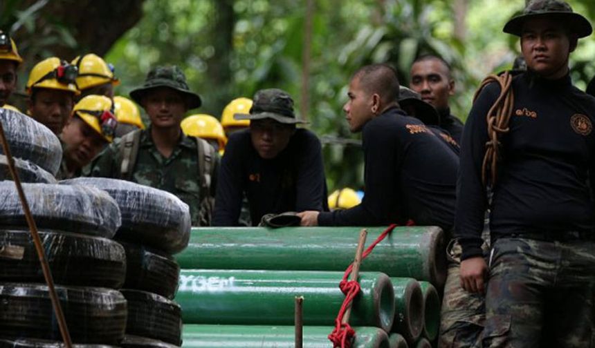 Tayland'da mağaradaki 13 kişi kurtarıldı