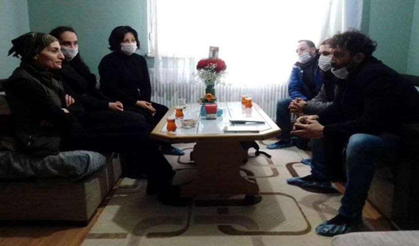TİP Milletvekili Barış Atay, ölüm orucundaki Grup Yorum üyesi Helin Bölek’i ziyaret etti