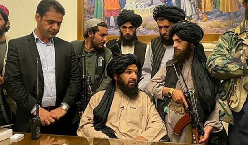 Taliban, Batılı ülkelerle çalışan Afganların kapılarına not bırakıyor: Ya teslim olun ya da ölün