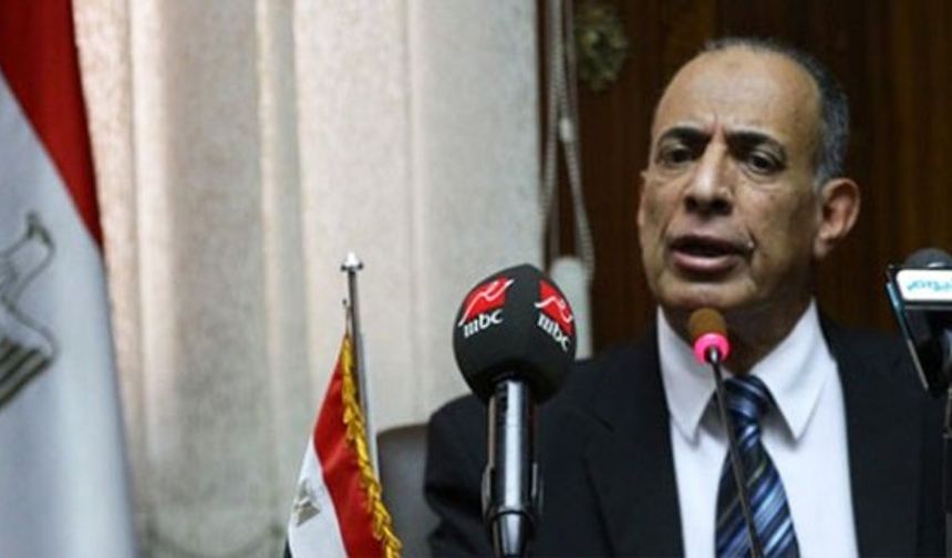 Mısır'da, 'Bir çöpçünün oğlu yargıç olamaz' diyen Adalet Bakanı istifa etti