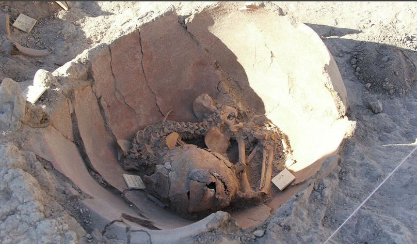 Toprak küplerde iki çocuk iskeleti bulundu