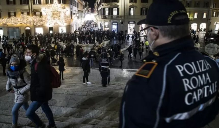 İtalya'da açık havada yılbaşı partileri yasaklandı, gece kulüpleri kapatıldı