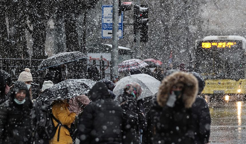Meteoroloji tarih vererek uyardı: İstanbul'a yeniden kar geliyor